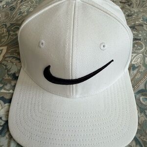 Nike White And Black Pro Cap Hat Size S/M New Without Tags